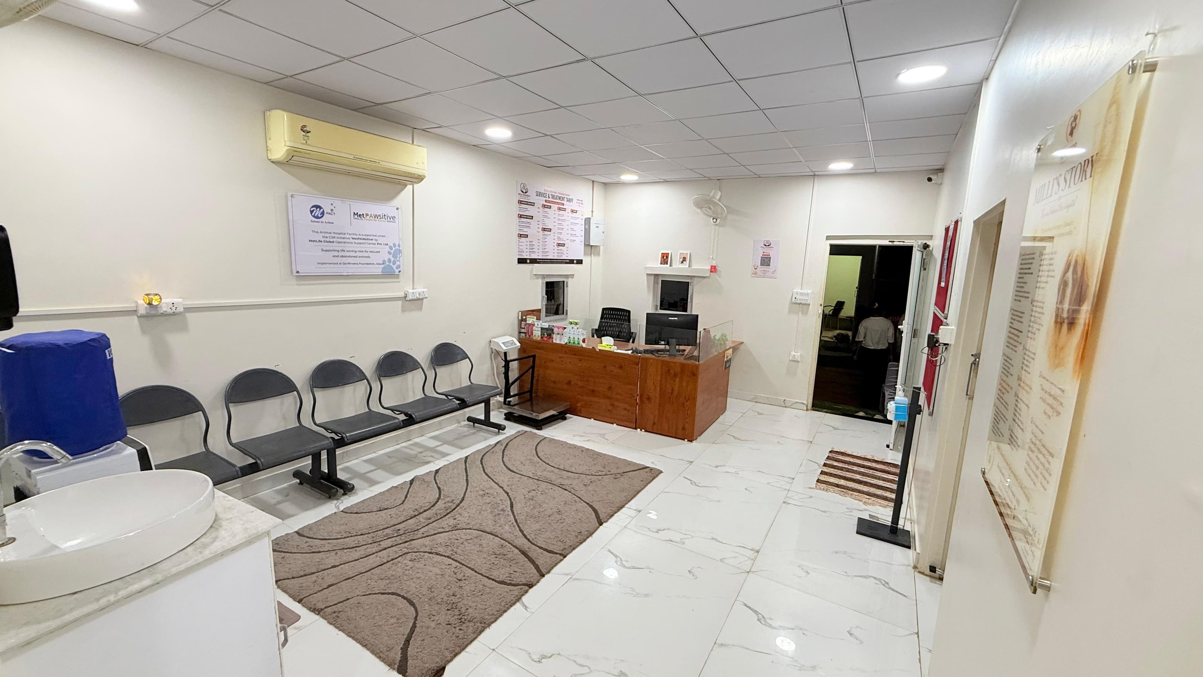 Waiting and reception area at Milli Memorial Dog Hospital